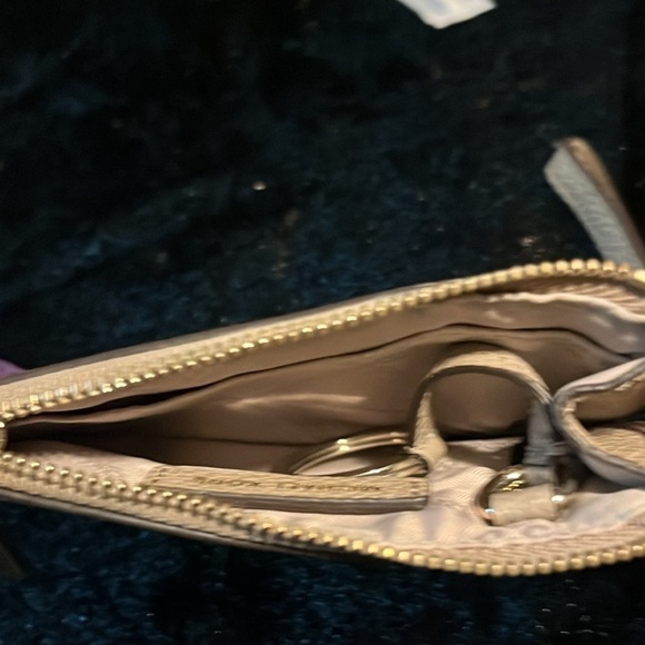 Michael Michael Kors Jet Set, Zip Top, Tan Wallet - Picture 4 of 14